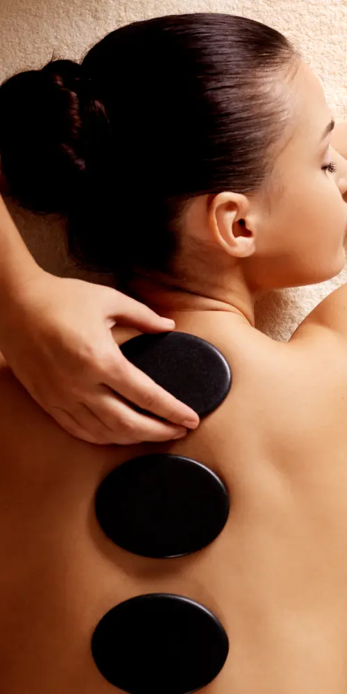 terapia con piedras calientes